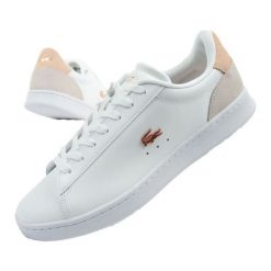 Buty Lacoste Carnaby trampki damskie białe 748SFA00161Y9. Białe trampki damskie bez wzorów, ze skóry, bez zapięcia. Za 654.27 zł.