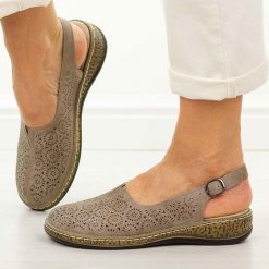 Khaki ażurowe półbuty damskie bez pięty Potocki 24325. Brązowe półbuty damskie POTOCKI, na lato, w ażurowe wzory, z jeansu, z okrągłym noskiem, bez obcasa, na płaskiej podeszwie, bez zapięcia. Za 139.00 zł.