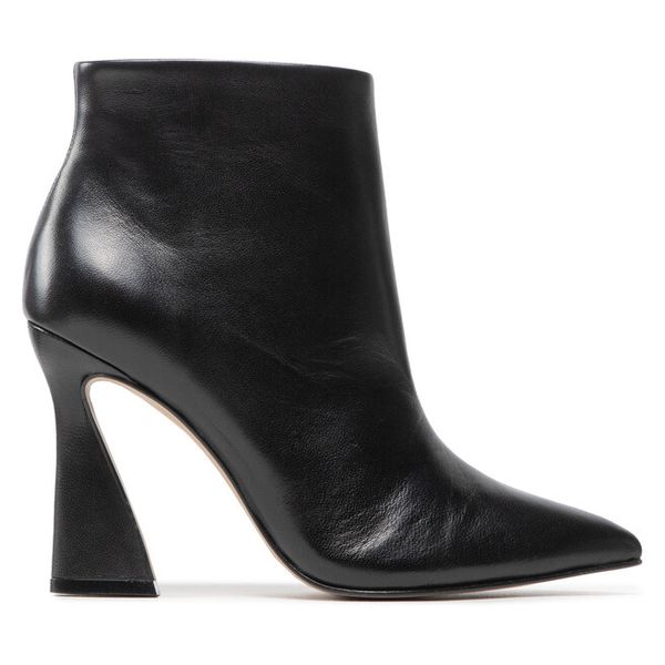 Botki Simple. Czarne botki damskie Simple, bez obcasa, na słupku, bez zapięcia. Za 349.99 zł.