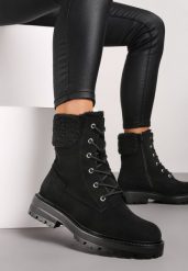 Czarne Botki Workery na Płaskiej Podeszwie Zdobione Futerkiem Typu Baranek Nevasilla. Czarne botki damskie Born2be, z jeansu, eleganckie, bez obcasa, na płaskiej podeszwie, bez zapięcia. Za 89.99 zł.