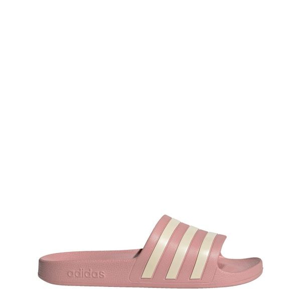 Klapki adilette Aqua. Białe klapki damskie Adidas, bez wzorów, bez obcasa, bez zapięcia. Za 99.95 zł.