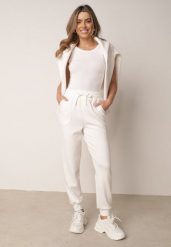 Białe Spodnie Dresowe Joggery z Wysokim Stanem i Ściągaczami przy Kostkach Janlea. Białe spodnie dresowe damskie Born2be, bez wzorów, z dresówki, długie. Za 89.99 zł.