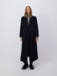 Wełniany płaszcz - czarny. Czarne płaszcze damskie Reserved, l, bez wzorów, z wełny, bez kaptura. W wyprzedaży za 359.99 zł.