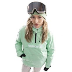 Kurtka snowboardowa Damska W6-W Elm. Zielone kurtki damskie SIROKO, bez wzorów, bez kaptura. W wyprzedaży za 467.00 zł.