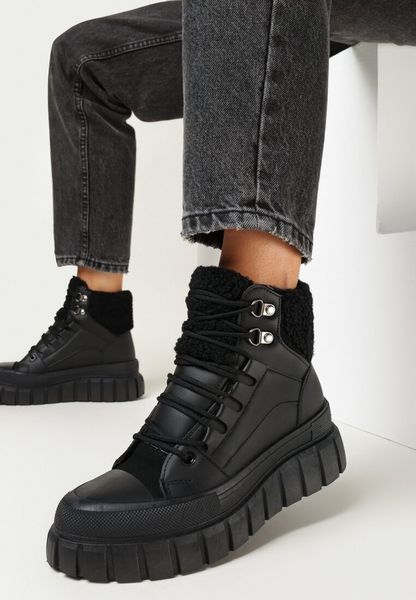 Czarne Botki na Platformie z Futerkiem Dorcva. Czarne botki damskie Born2be, bez obcasa, na platformie, bez zapięcia. Za 114.99 zł.