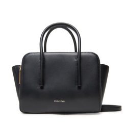 Torebka Calvin Klein. Czarne torebki klasyczne damskie Calvin Klein, bez dodatków. Za 809.99 zł.