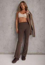 Brązowe Legginsy Flare High Waist Ozdobione z Tyłu Modelującym Marszczeniem Deinoreia. Brązowe legginsy damskie Renee, m, bez wzorów, z jeansu. Za 69.99 zł.