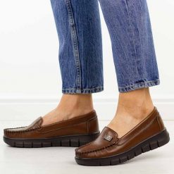 Brązowe skórzane mokasyny damskie Potocki 19427. Brązowe mokasyny damskie POTOCKI, na jesień, z jeansu, z okrągłym noskiem, bez obcasa. Za 219.00 zł.