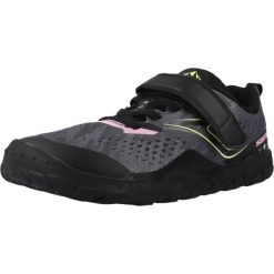 Buty JOMA SIMA JUNIOR BAREFOOT Czarny. Czarne obuwie trekkingowe damskie Joma, z tkaniny, bez zapięcia. Za 262.99 zł.