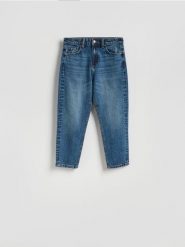 Jeansy mom fit z krótszą nogawką - granatowy. Niebieskie jeansy damskie Reserved. Za 129.99 zł.