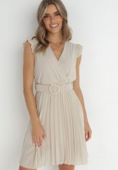 Jasnobeżowa Sukienka Geving. Brązowe sukienki damskie Born2be, bez wzorów, z tkaniny, retro, bez ramiączek. Za 149.99 zł.