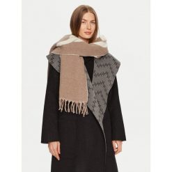 Szalik KARL LAGERFELD. Brązowe szaliki damskie KARL LAGERFELD, bez wzorów. Za 579.99 zł.