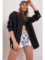 Trendyol Bluzka w kolorze czarnym rozmiar: L. Czarne bluzki damskie Trendyol, l, bez wzorów, bez kołnierzyka, bez ramiączek. Za 60.99 zł.