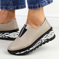 Beżowe skórzane sneakersy damskie T.Sokolski 101. Brązowe obuwie sportowe damskie Sokolski, na jesień, z materiału, bez zapięcia, trekkingowe. Za 229.00 zł.