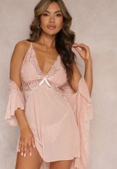 Różowy 3-częściowy Komplet Koszula Nocna Szlafrok i Stringi Katalea. Czerwone komplety bielizny Renee, bez wzorów, z koronki, bez ramiączek. Za 49.99 zł.