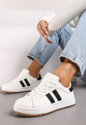 Białe Sneakersy na Płaskiej Podeszwie Ozdobione Kontrastowymi Paskami Navisella. Białe obuwie sportowe damskie Renee, z jeansu, bez zapięcia. Za 69.99 zł.