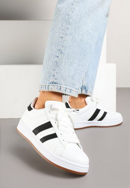 Białe Sneakersy w Stylu Kultowych Tenisówek z Ozdobnymi Paskami Marazea. Białe obuwie sportowe damskie Renee, z jeansu, bez zapięcia, tenisowe. Za 79.99 zł.