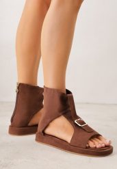 Brązowe Sandały Typu Botki Ozdobione Metaliczną Klamrą z Przodu Adrasaia. Brązowe sandały damskie Renee, bez wzorów, bez obcasa, na płaskiej podeszwie, bez zapięcia. Za 99.99 zł.