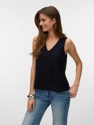 Vero Moda Bluzka w kolorze czarnym rozmiar: XS. Czarne bluzki damskie Vero Moda, xs, bez wzorów, z koronki, bez kołnierzyka, bez ramiączek. Za 87.95 zł.