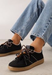 Czarne Sneakersy Typu Klasyczne Tenisówki Retro z Podwójnym Wiązaniem z Frędzlami Kotena. Czarne trampki damskie Renee, bez wzorów, z jeansu, bez zapięcia. Za 99.99 zł.