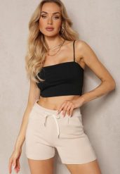 Jasnobeżowe Szorty High Waist przed Kolano Saxonia. Brązowe szorty damskie Renee, bez wzorów, z podwyższonym stanem. Za 39.99 zł.