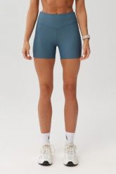 Damskie spodenki szorty sportowe fitness Rough Radical Aven Shorts. Czarne spodenki sportowe damskie ROUGH RADICAL, m, bez wzorów, z dzianiny, z podwyższonym stanem, do biegania. Za 149.90 zł.