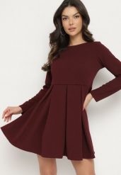 Bordowa Elegancka Sukienka o Rozkloszowanym Kroju Temitonia. Czerwone sukienki damskie Born2be, bez wzorów, eleganckie, bez ramiączek. W wyprzedaży za 110.49 zł.