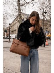 Maison héritage PARIS Skórzana torebka "Elara" w kolorze jasnobrązowym - 35 x 26 x 12 cm rozmiar: onesize. Brązowe torebki klasyczne damskie maison héritage PARIS, z materiału, przez ramię, bez dodatków. Za 347.99 zł.