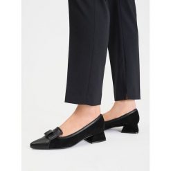 Czółenka Lasocki. Czarne czółenka damskie Lasocki, bez wzorów, bez obcasa. Za 269.99 zł.