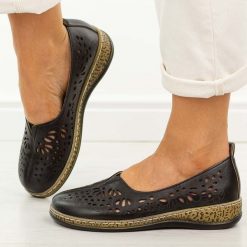 Czarne ażurowe półbuty damskie Potocki 90392. Czarne półbuty damskie POTOCKI, na lato, w ażurowe wzory, z jeansu, bez obcasa, na płaskiej podeszwie, bez zapięcia. Za 149.00 zł.