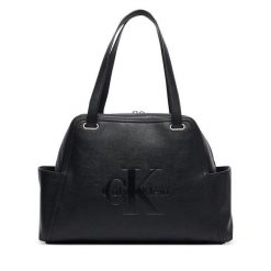 Torebka Calvin Klein. Czarne torebki klasyczne damskie Calvin Klein, bez dodatków. Za 649.99 zł.