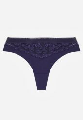 Granatowe Majtki Stringi z Bawełną Ozdobione Koronką Thelanthe. Niebieskie stringi Born2be, z aplikacjami, z bawełny. Za 7.99 zł.