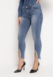 Niebieskie Jeansy Skinny z Koralikami i Rozcięciem na Dole Nogawek Olicema. Niebieskie jeansy damskie Born2be, bez wzorów, z jeansu. Za 69.99 zł.