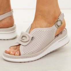 Khaki skórzane sandały damskie Cambell 40328. Brązowe sandały damskie Cambell, z aplikacjami, z jeansu, z okrągłym noskiem, bez obcasa, na platformie, bez zapięcia. Za 219.00 zł.