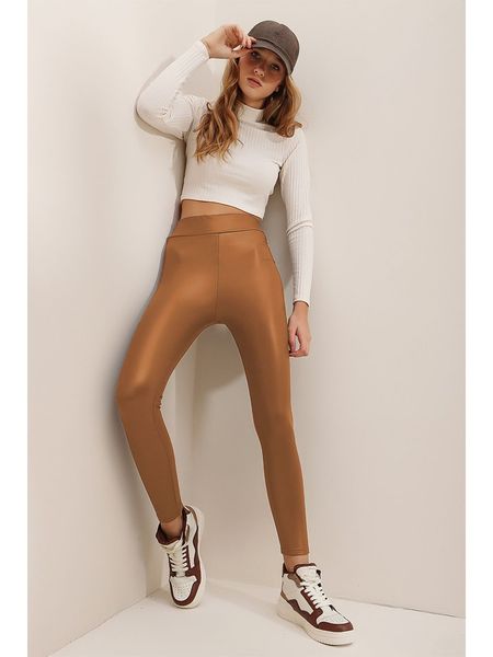 Trend Alacati Legginsy w kolorze jasnobrązowym rozmiar: M. Brązowe legginsy damskie Trend Alacati, m, bez wzorów. Za 78.66 zł.