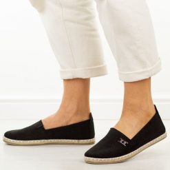 Czarne espadryle damskie, półbuty Potocki 16374. Czarne espadryle damskie POTOCKI, bez wzorów, z jeansu, bez obcasa, na płaskiej podeszwie. Za 99.00 zł.