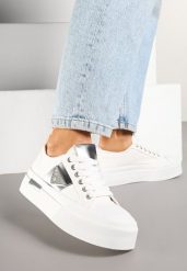 Białe Trampki na Platformie z Naszywką z Cyrkoniami Olirine. Białe obuwie sportowe damskie Born2be, bez zapięcia. Za 79.99 zł.