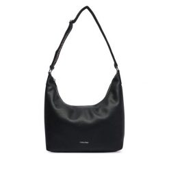 Torebka Calvin Klein. Czarne torebki klasyczne damskie Calvin Klein, bez dodatków. Za 569.99 zł.