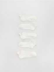 Skarpetki z haftem 5-pack - złamana biel. Skarpetki damskie Reserved, bez wzorów. Za 49.99 zł.