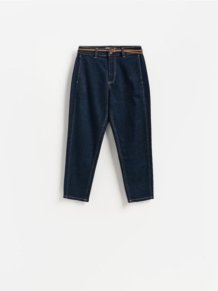 Jeansy chino z paskiem - granatowy. Niebieskie jeansy damskie Reserved. Za 129.99 zł.