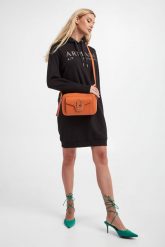Sukienka z kapturem ARMANI EXCHANGE. Sukienki damskie Armani Exchange, bez wzorów, bez ramiączek. W wyprzedaży za 440.37 zł.