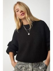 Happiness Istanbul Sweter w kolorze czarnym rozmiar: onesize. Czarne swetry klasyczne damskie Happiness Istanbul, ze splotem, bez kołnierzyka. Za 86.99 zł.