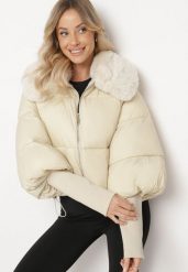 Beżowa Pikowana Kurtka z Futrzanym Kołnierzem i Ściągaczami Alttoria. Brązowe kurtki damskie Born2be, l, bez wzorów, z futra, bez kaptura. Za 209.99 zł.