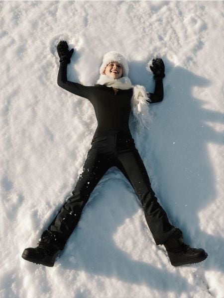 Legginsy z futerkowym ociepleniem w środku - czarny. Czarne legginsy damskie Sinsay, l, bez wzorów. Za 39.99 zł.