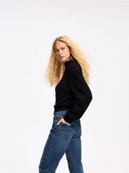 Jeansy z kieszeniami w kształcie serca - niebieski. Niebieskie jeansy damskie Reserved. Za 139.99 zł.