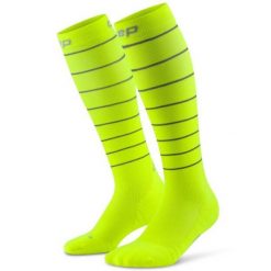 Damskie długie skarpety do biegania kompresyjne odblaskowe PRO Run CEP. Żółte skarpetki damskie CEP, bez wzorów, z elastanu. Za 244.00 zł.