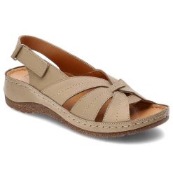 Beżowe Sandały Kampa Wygodne Skórzane Buty Na Lato. Brązowe sandały damskie KAMPA, bez wzorów, ze skóry, bez obcasa, bez zapięcia. Za 229.00 zł.