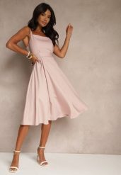 Różowa Rozkloszowana Sukienka z Wiskozą w Paski Dolavessa. Czerwone sukienki damskie Renee, bez wzorów, z wiskozy, eleganckie, bez ramiączek. W wyprzedaży za 83.99 zł.