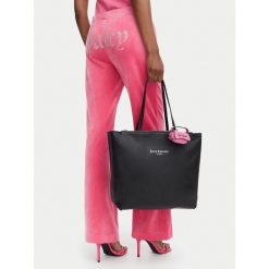 Torebka Juicy Couture. Czarne torebki klasyczne damskie Juicy Couture, bez dodatków. Za 439.99 zł.
