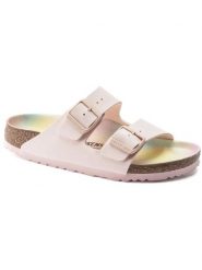 Birkenstock Klapki "Arizona" w kolorze jasnoróżowym rozmiar: 41. Różowe klapki damskie Birkenstock, bez wzorów, z otwartym noskiem, bez obcasa, bez zapięcia. Za 395.31 zł.